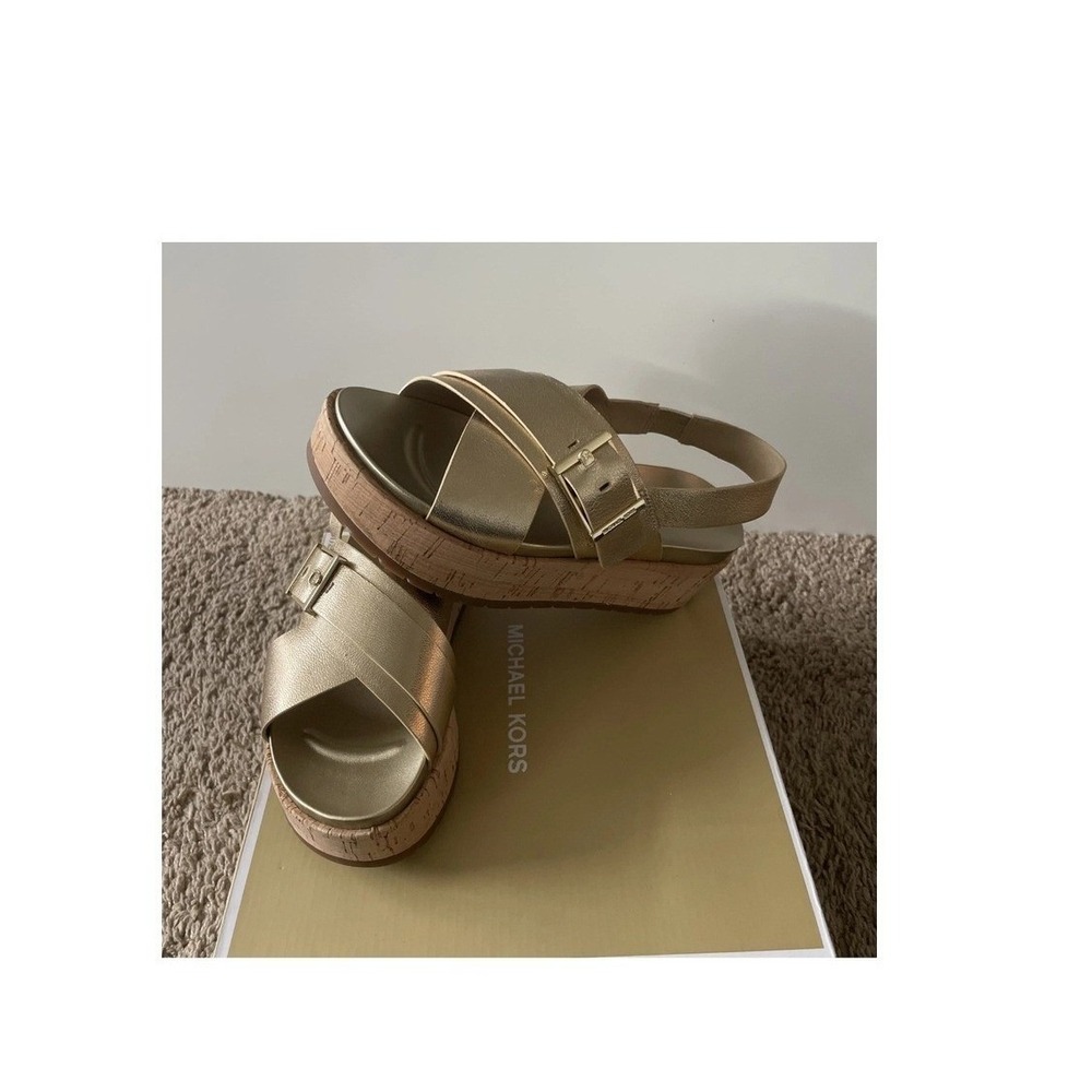 Michael Kors Women's SIZE 5M Easton Tumbled Leather Luggage Sandal NEW - Picture 2 of 3